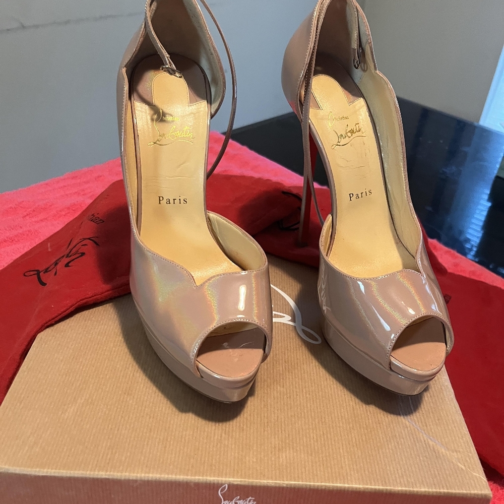Christian Louboutin Round Chick Alta Nude Patent Gem